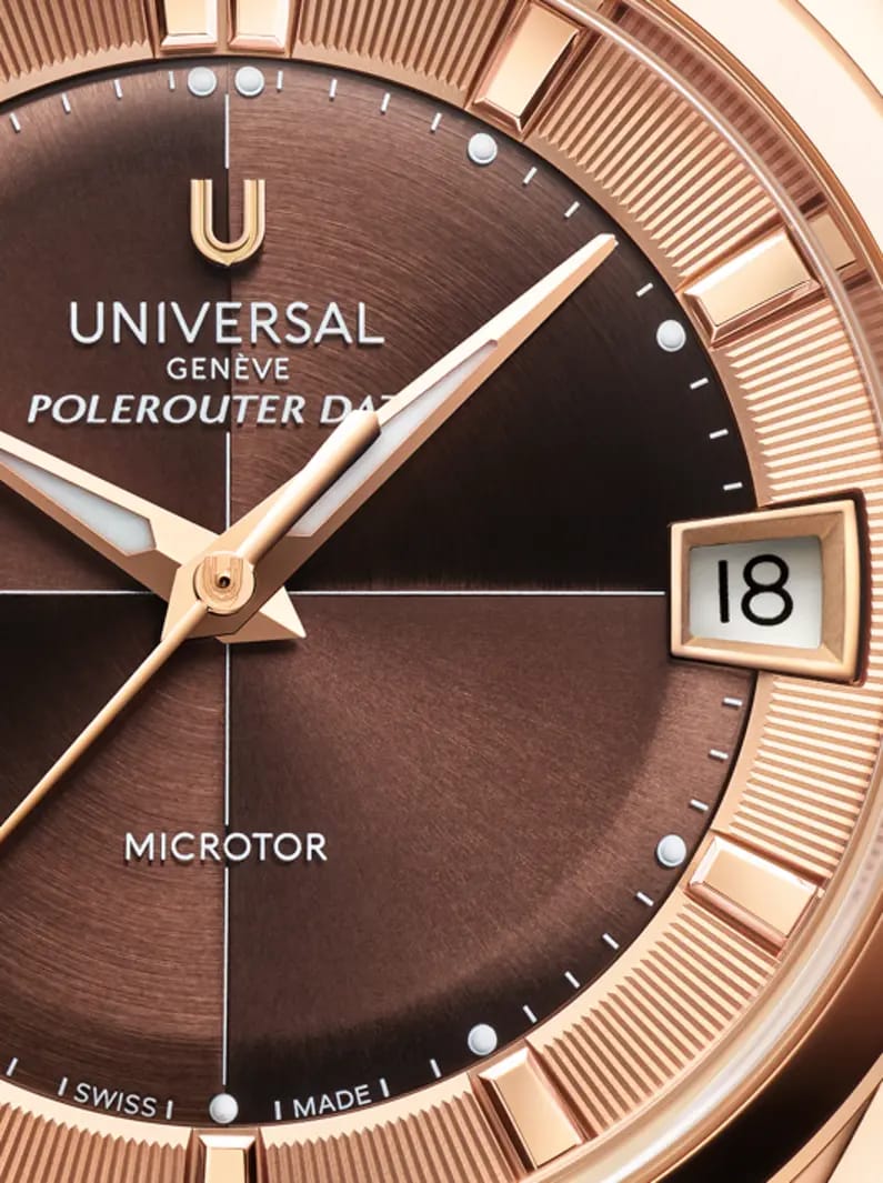 Gros plan sur le cadran Universal Genève Polerouter Date brun soleillé avec guichet date or rose